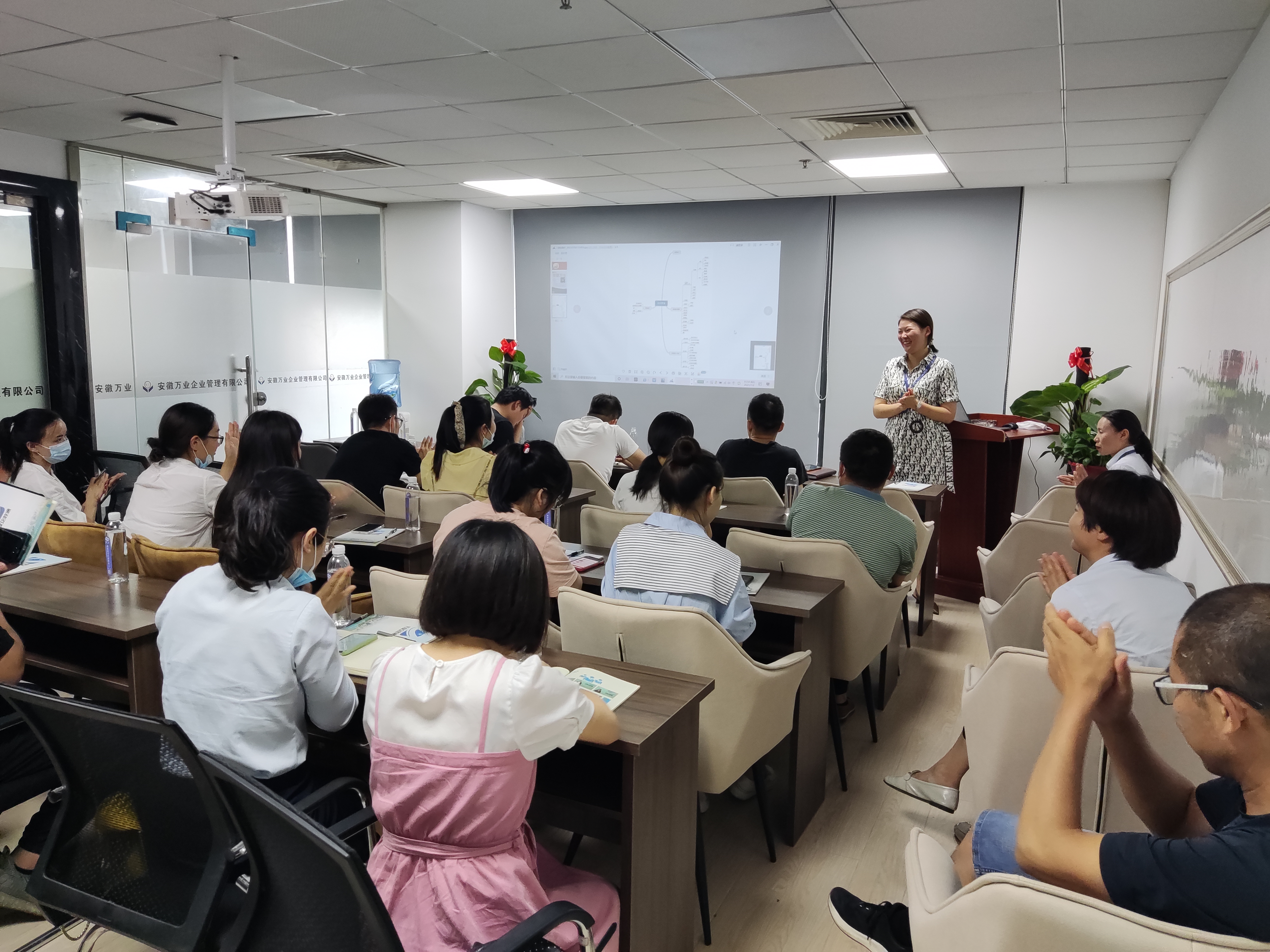 安徽萬業(yè)《建筑企業(yè),如何突破重圍》公益講座圓滿結(jié)束